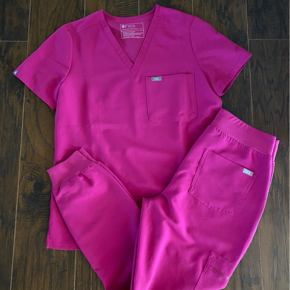 Figs Raspberry Sorbet scrub set